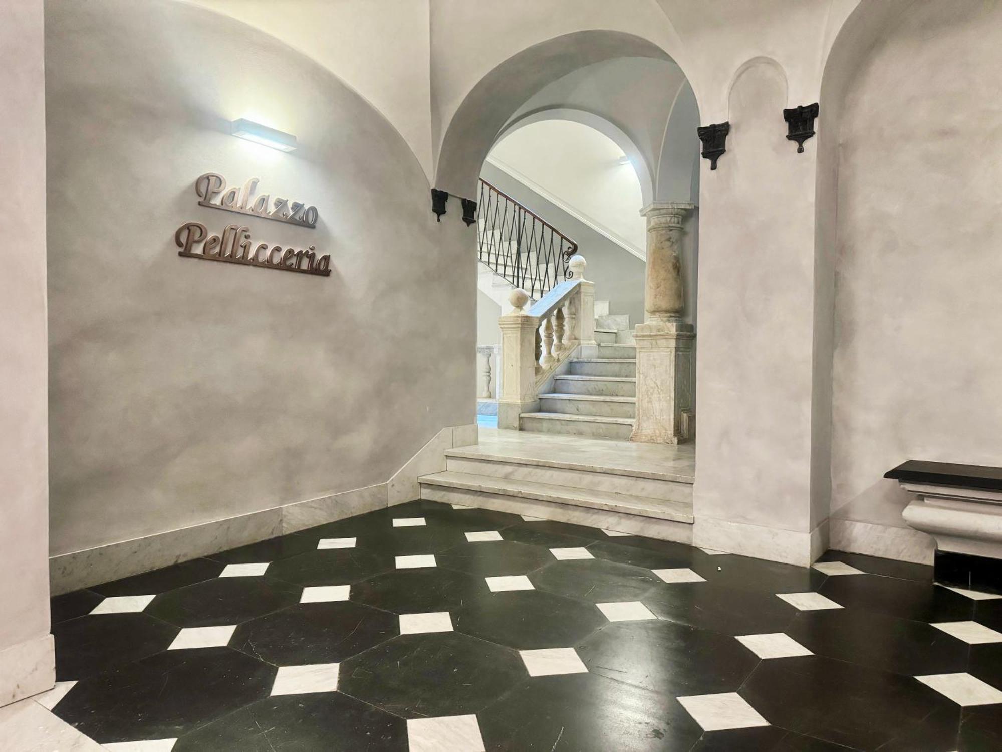 Lusso Dei Rolli Attico Pellicceria Con Terrazzo Appartamento